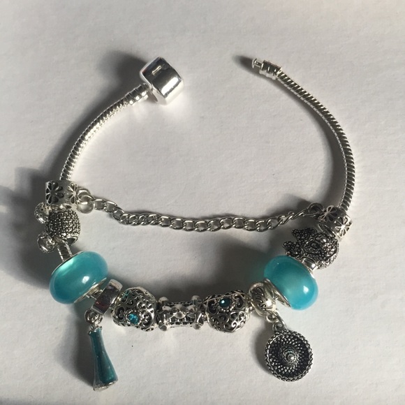 Blue Elsa Disney Charm Bracelet - Picture 3 of 8